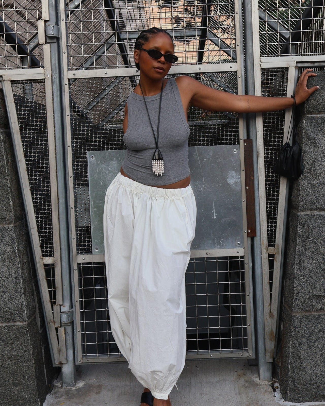 @onehandedoverdressed