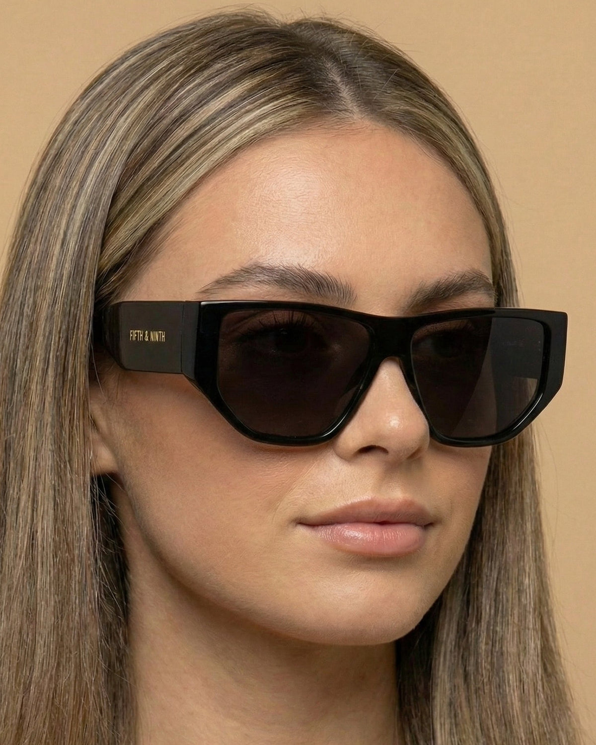 Black Women\'s Oversized Sunglasses - Classic UV Protection Cate Oversized Sunglasses Black | Selfie Leslie main image 2