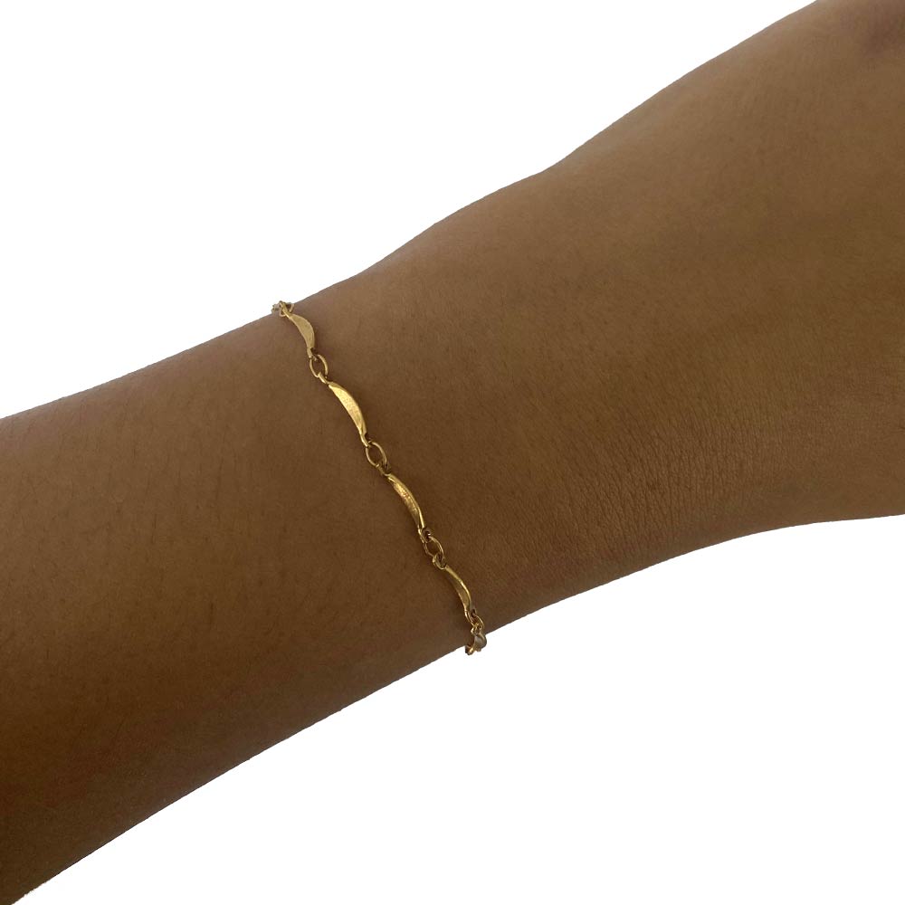 Thin gold chain bracelet
